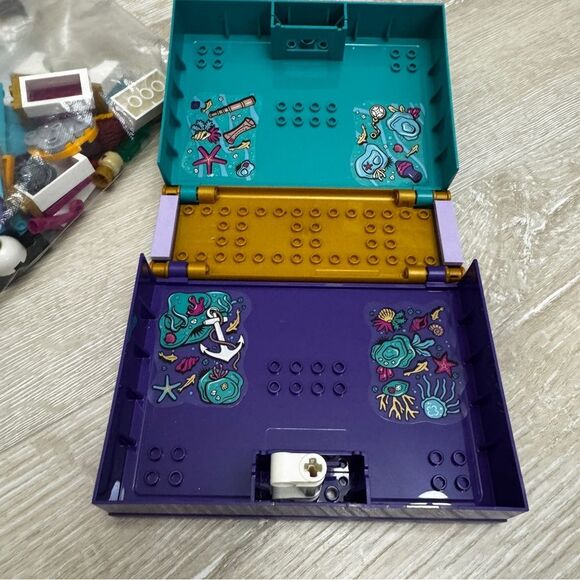 Lego Disney The Little Mermaid Story Book - 43213 - Opened Box - Picture 6 of 7